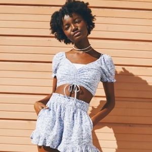 Hollister clinch puff sleeve crop top